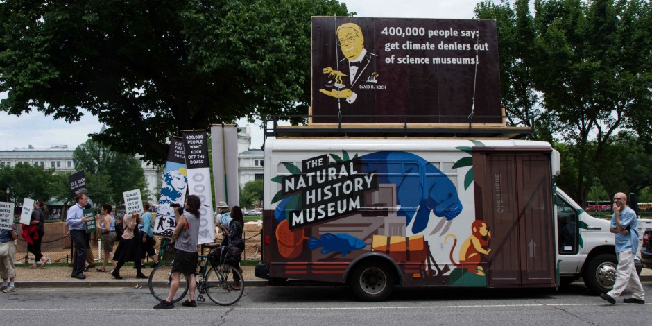The Natural History Museum, rally outside the Smithsonian National Museum of Natural History, Washington 2015.  Credit: Natural History Museum